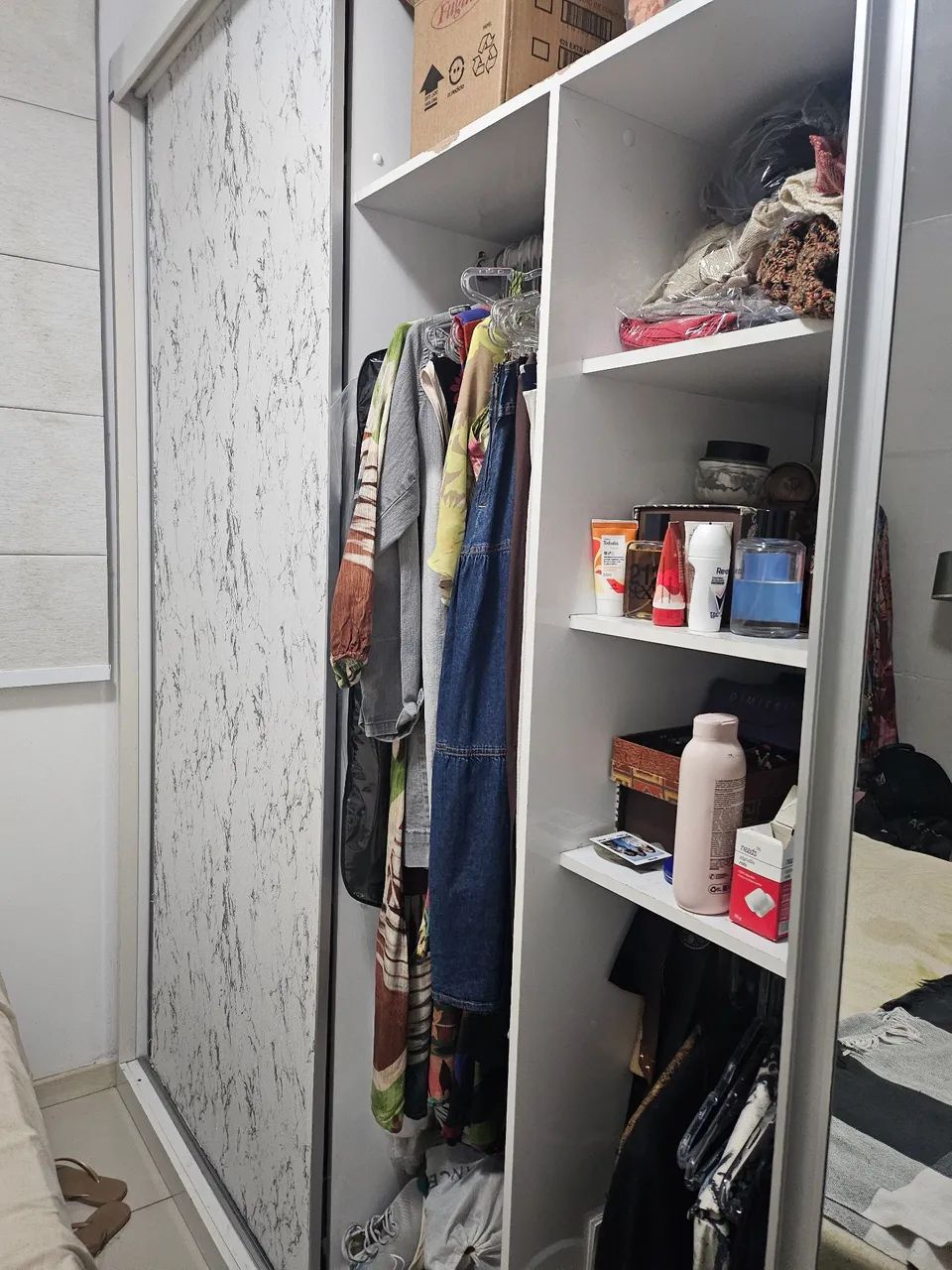 Guarda roupas com espelho  - Foto 2