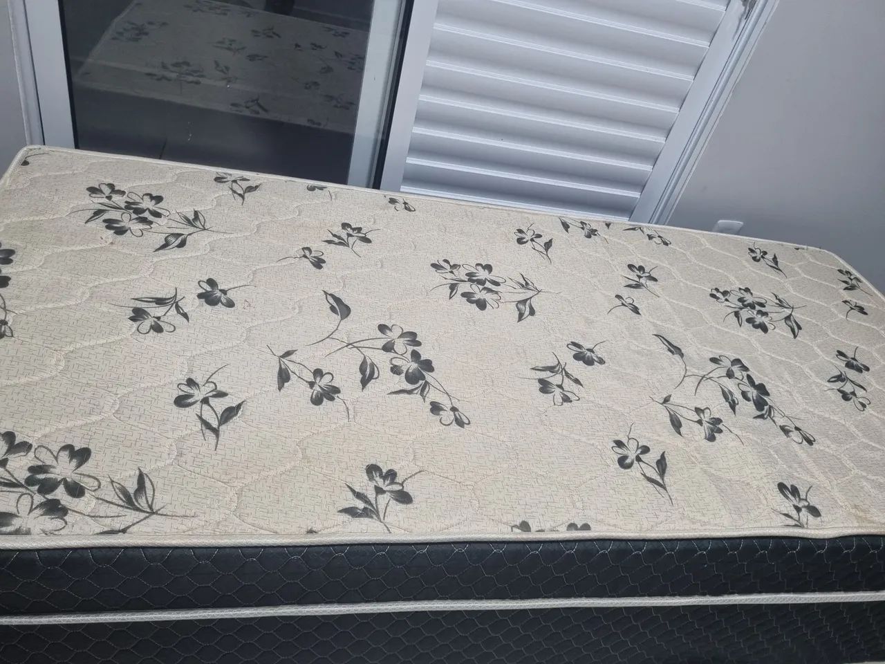 Cama solteiro box c/colchão 