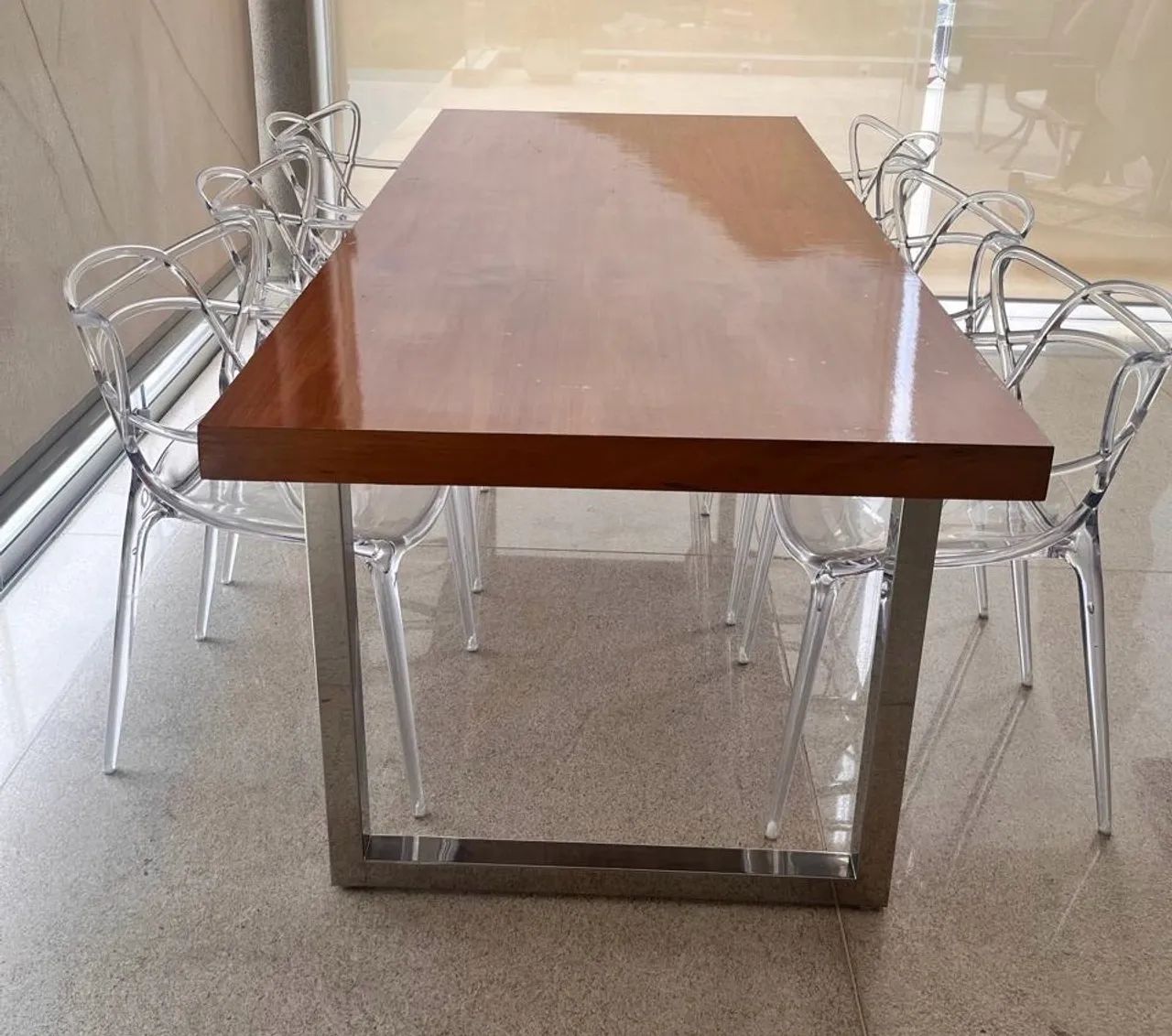 Mesa com cadeiras