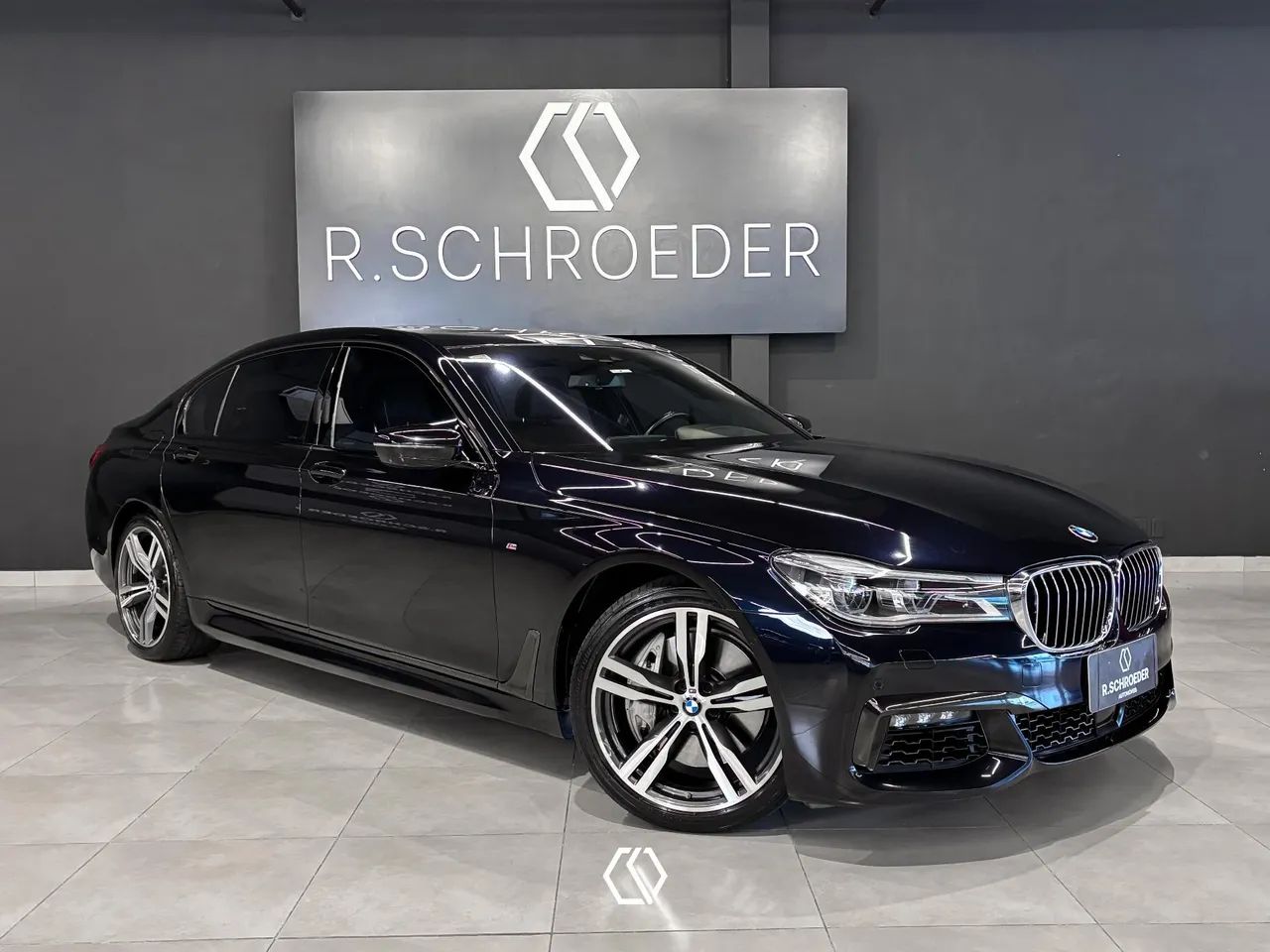 BMW 750I L M Sport Sedan 4.4 V8 450cv Aut. 2018