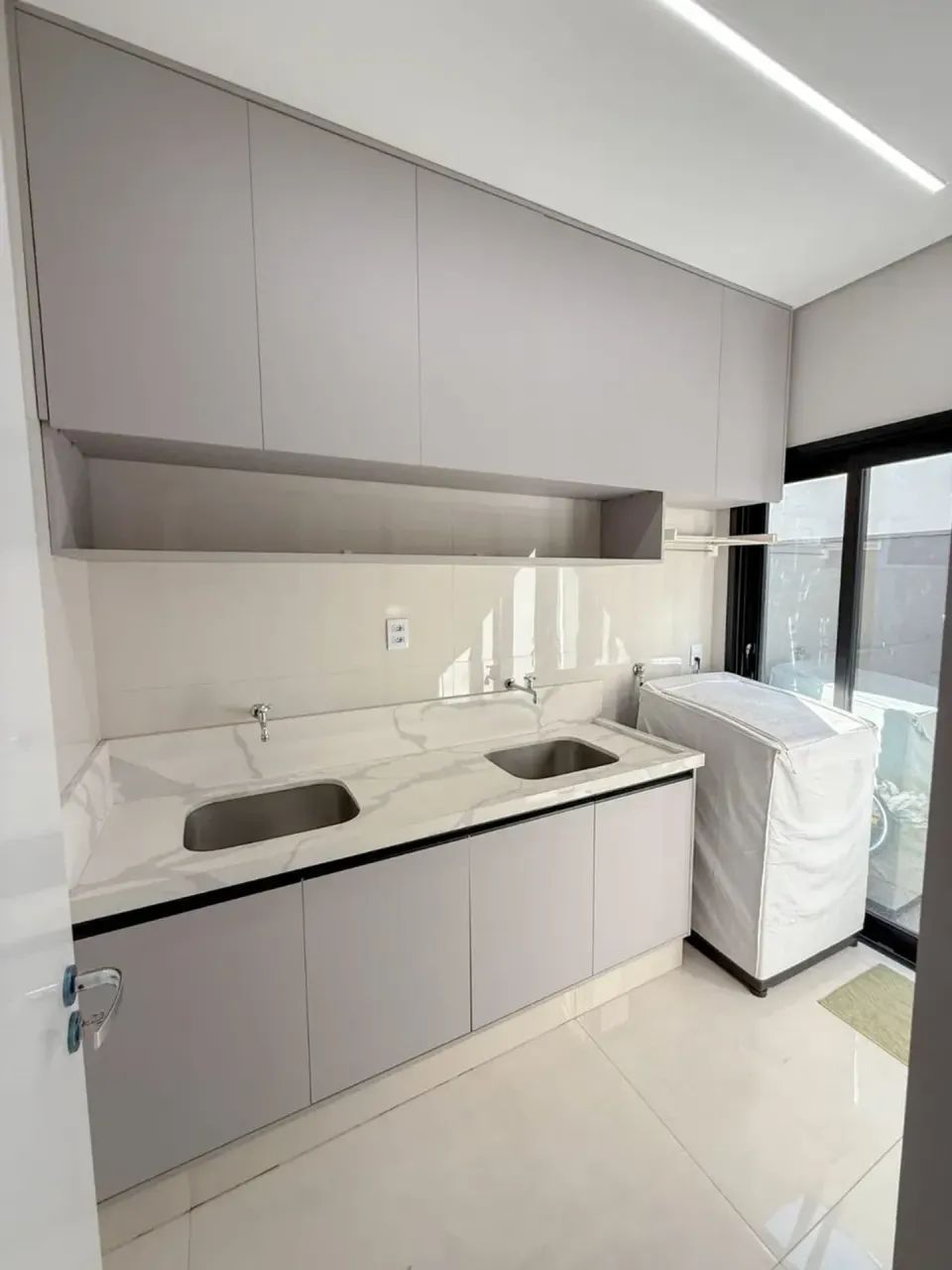 SOBRADO COM 4 SUITES À VENDA, 339m2 - ALPHAVILLE 2 - Foto 3