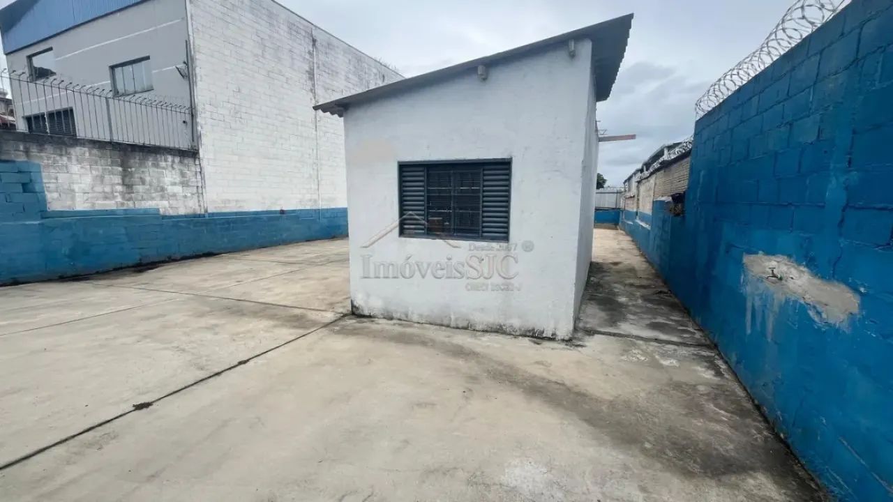 Terreno Comercial com 450 m² e Estrutura de Apoio - Foto 2