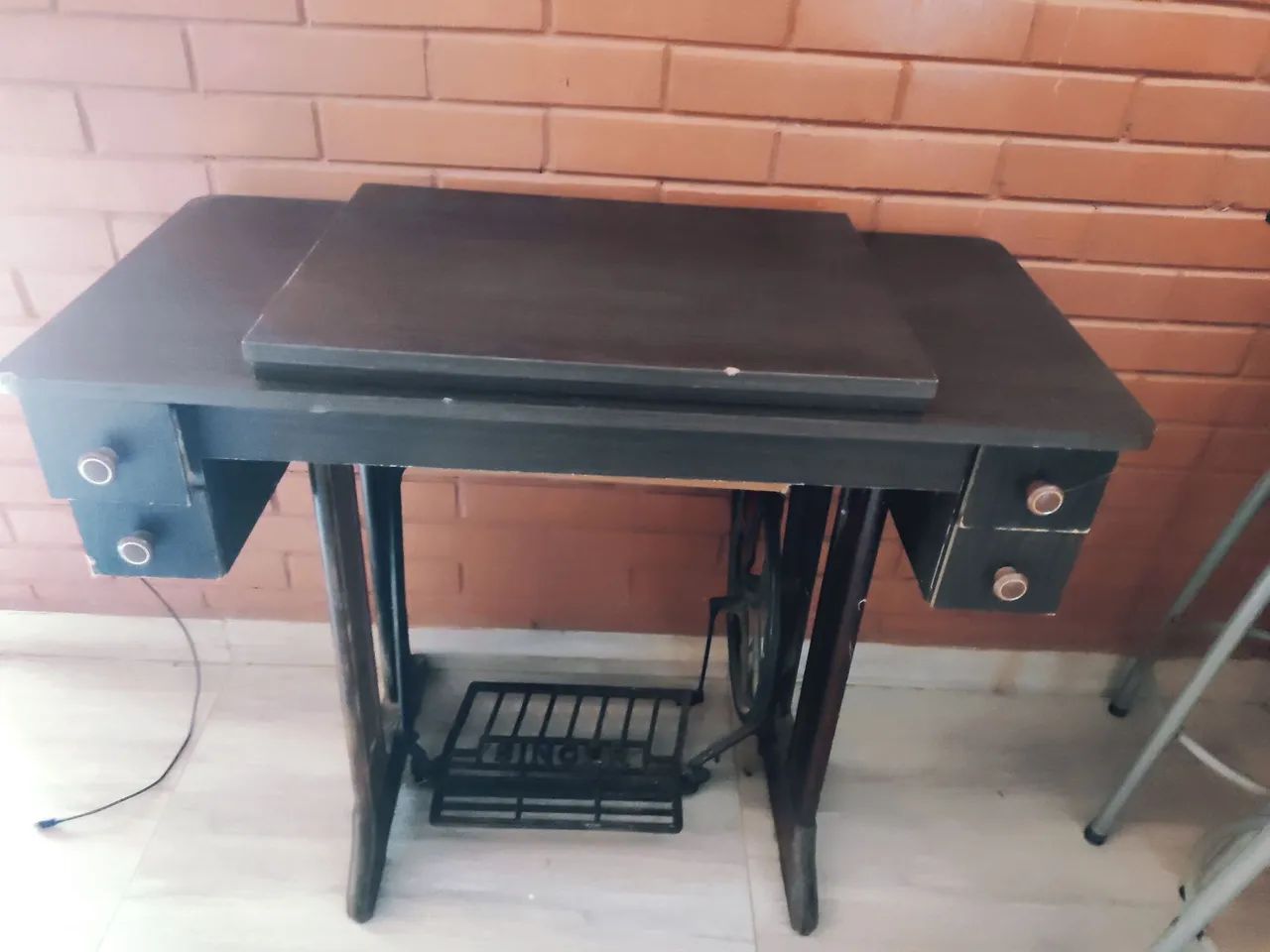 Máquina de costura antiga - Foto 2