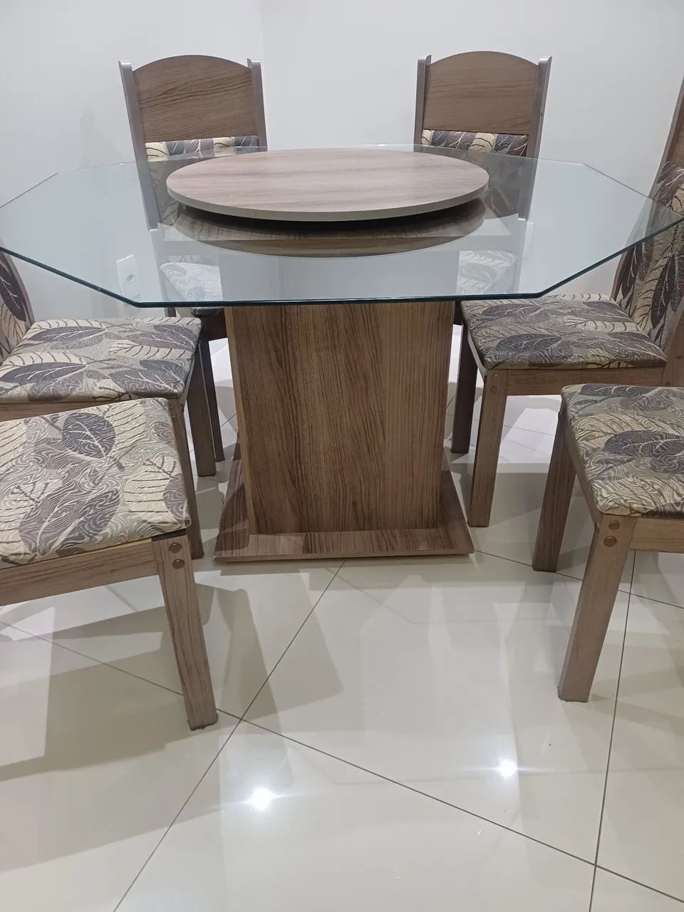 Vendo mesa com 6 cadeiras  - Foto 3