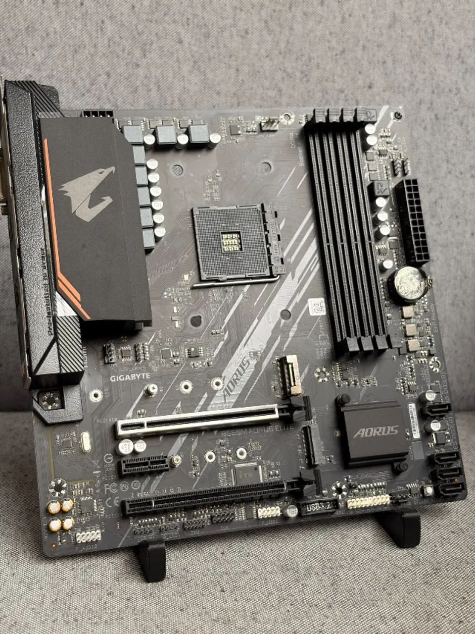 Placa mãe Aorus Elite B550M Amd