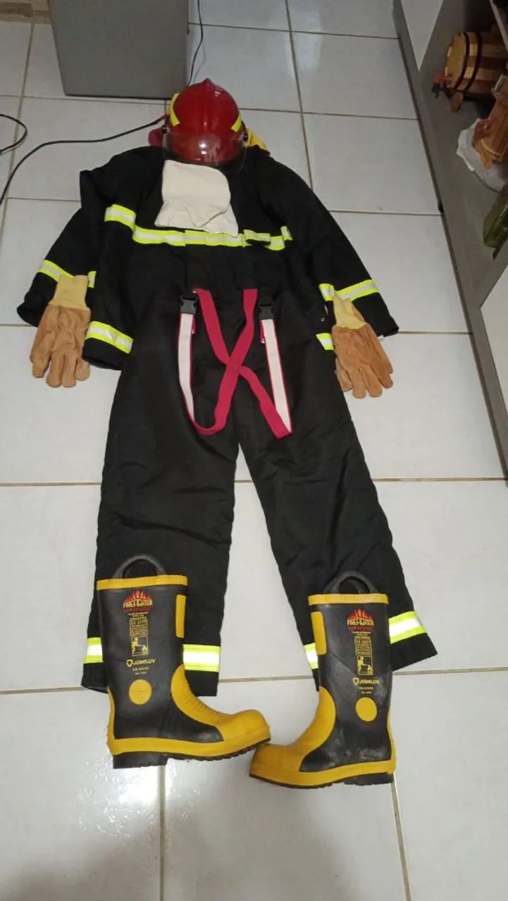 Equipamento de combate à incêndio, completo.