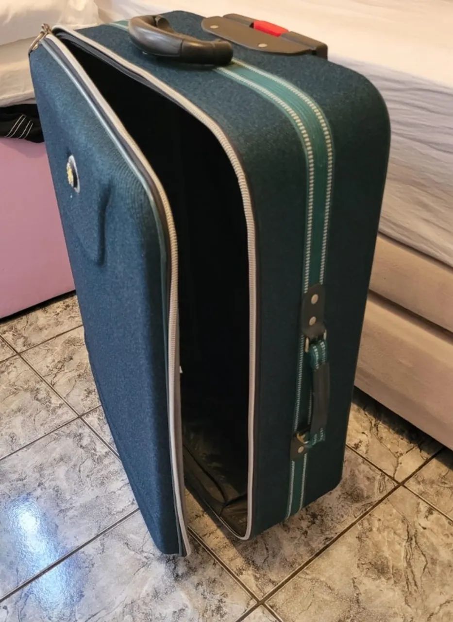 Mala para viagem espaçosa, estado excelente