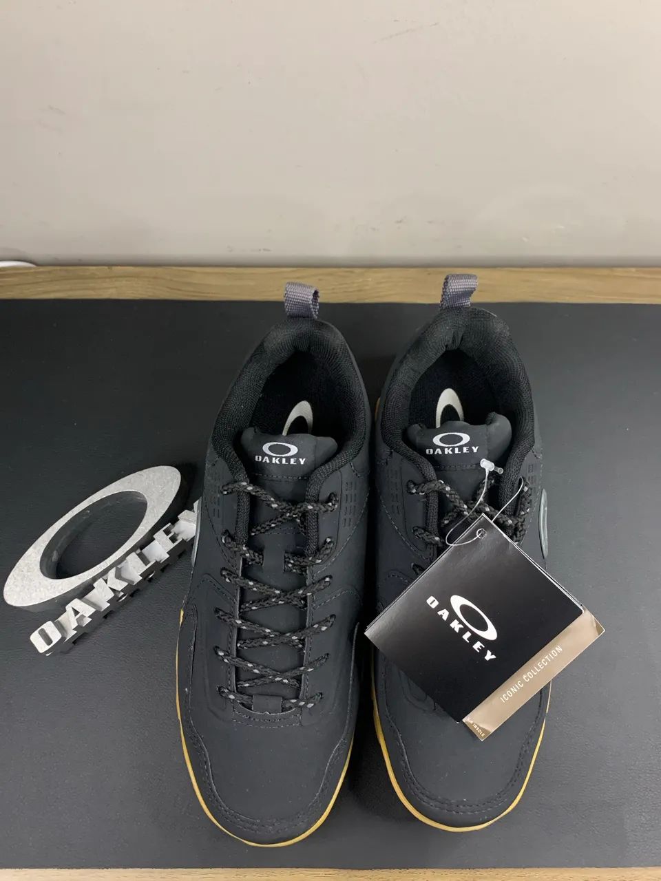 Oakley Stratus Black Gum
