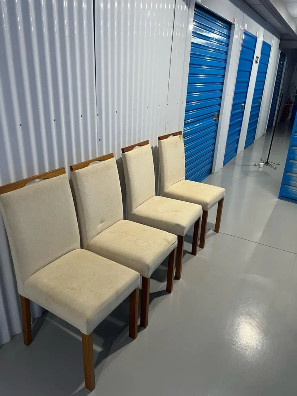 Conjunto 4 cadeiras em madeira e linho