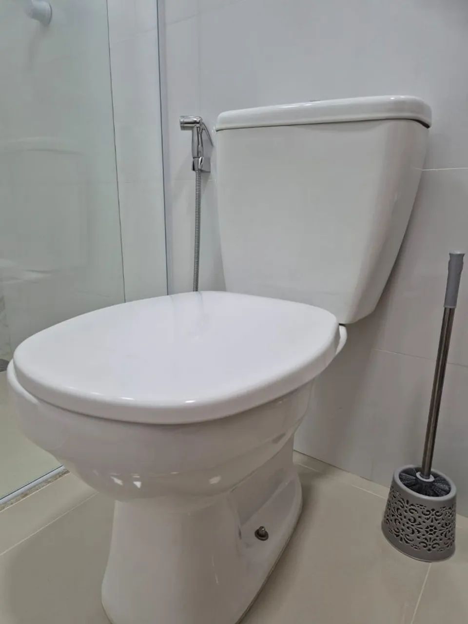 Vaso sanitário com caixa acoplada completo.