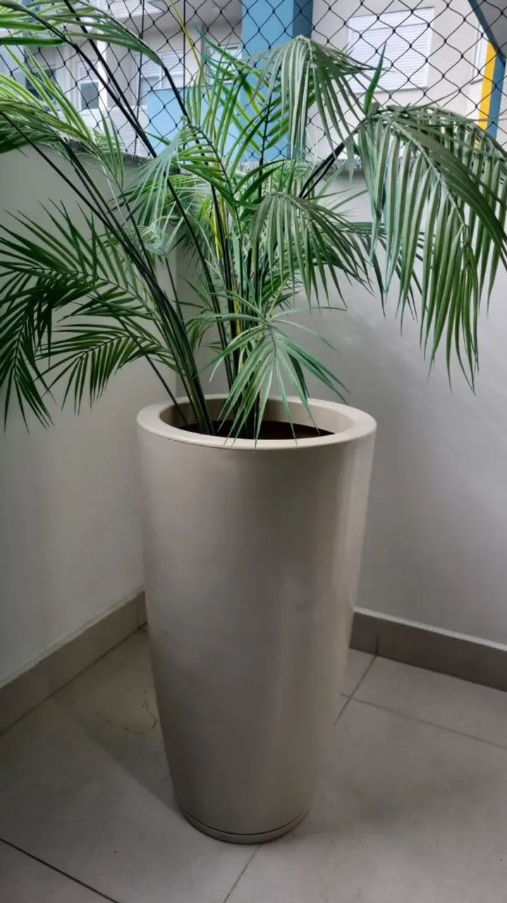 Vaso de polietileno com planta artificial  - Foto 2