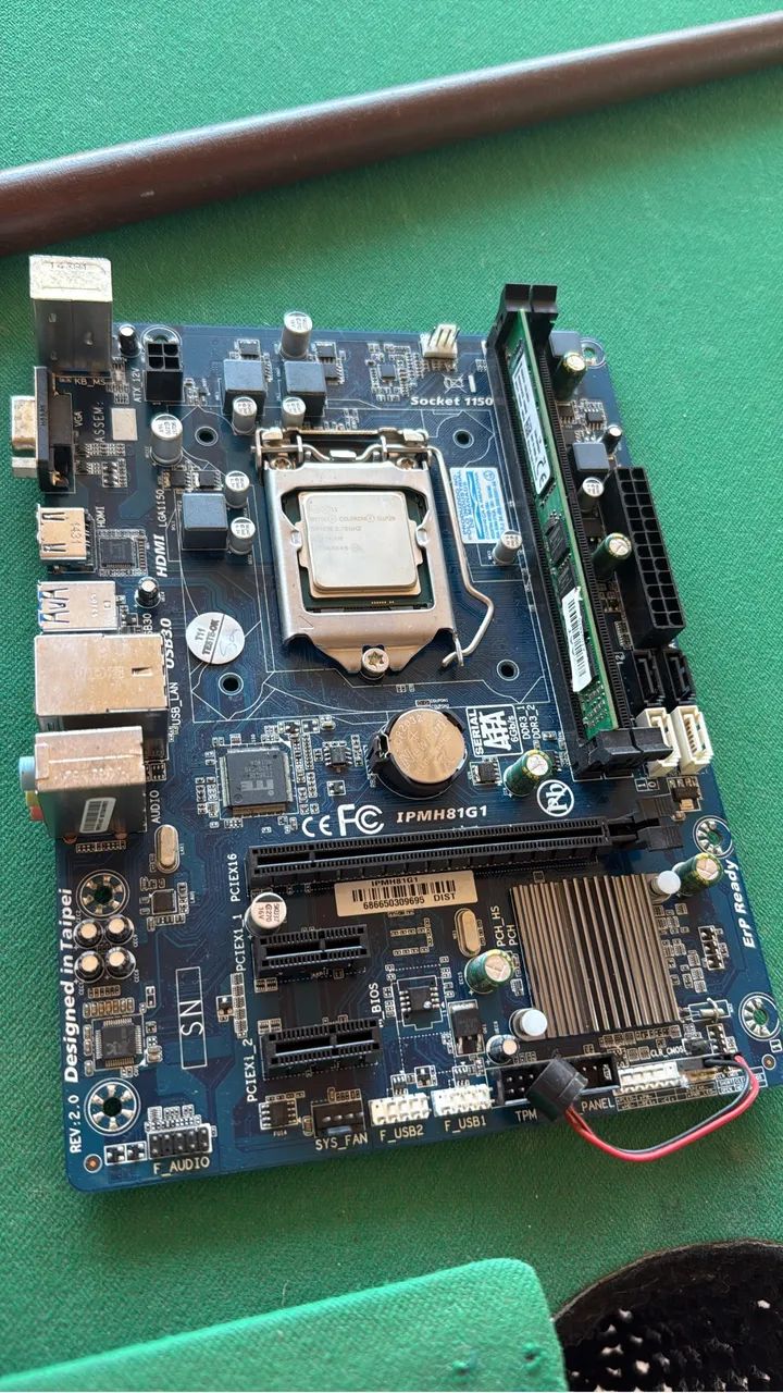 Placa mãe com gabinete 