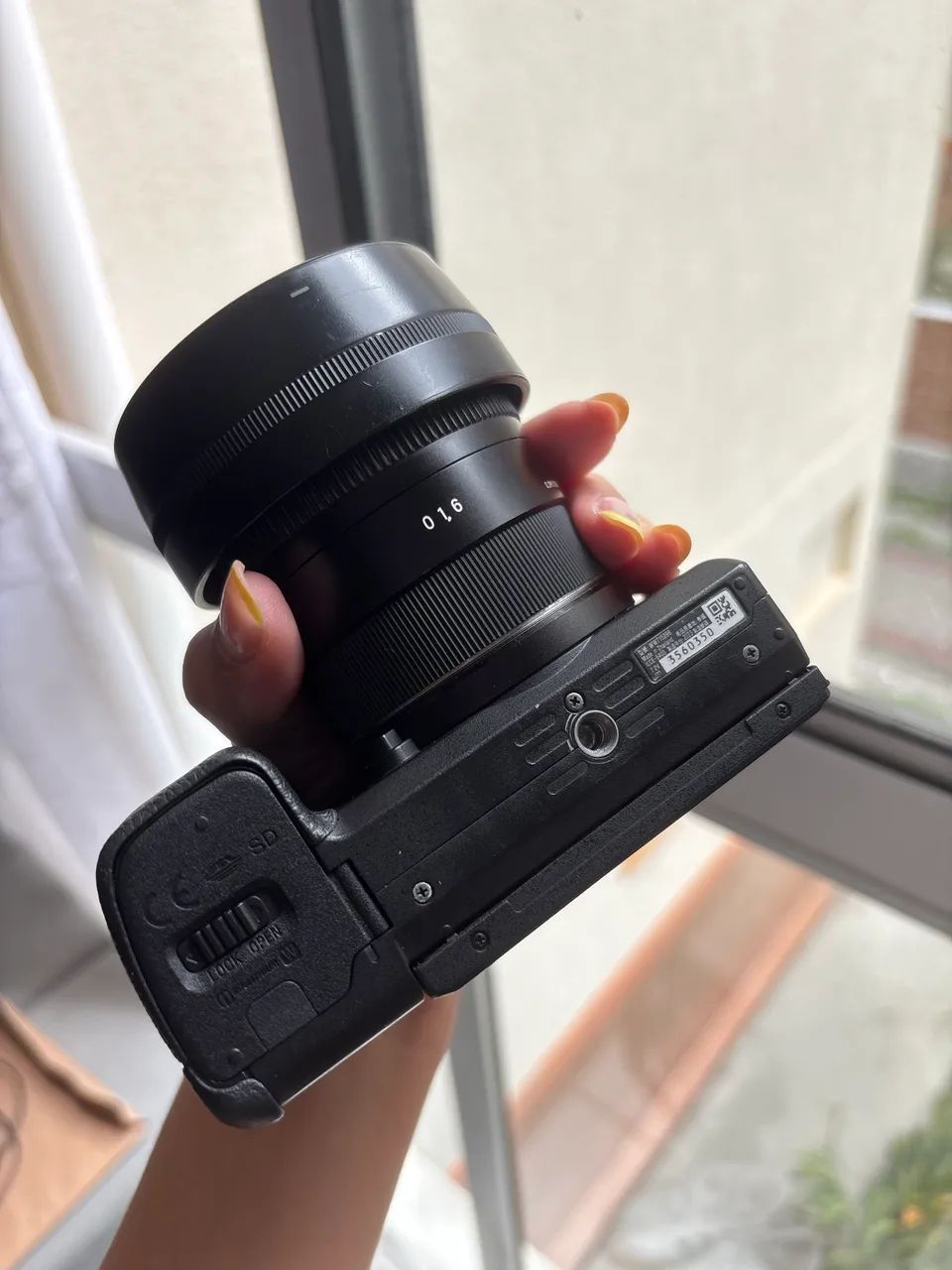 Câmera Sony a6400 + lente 30mm 1.4 - Foto 4
