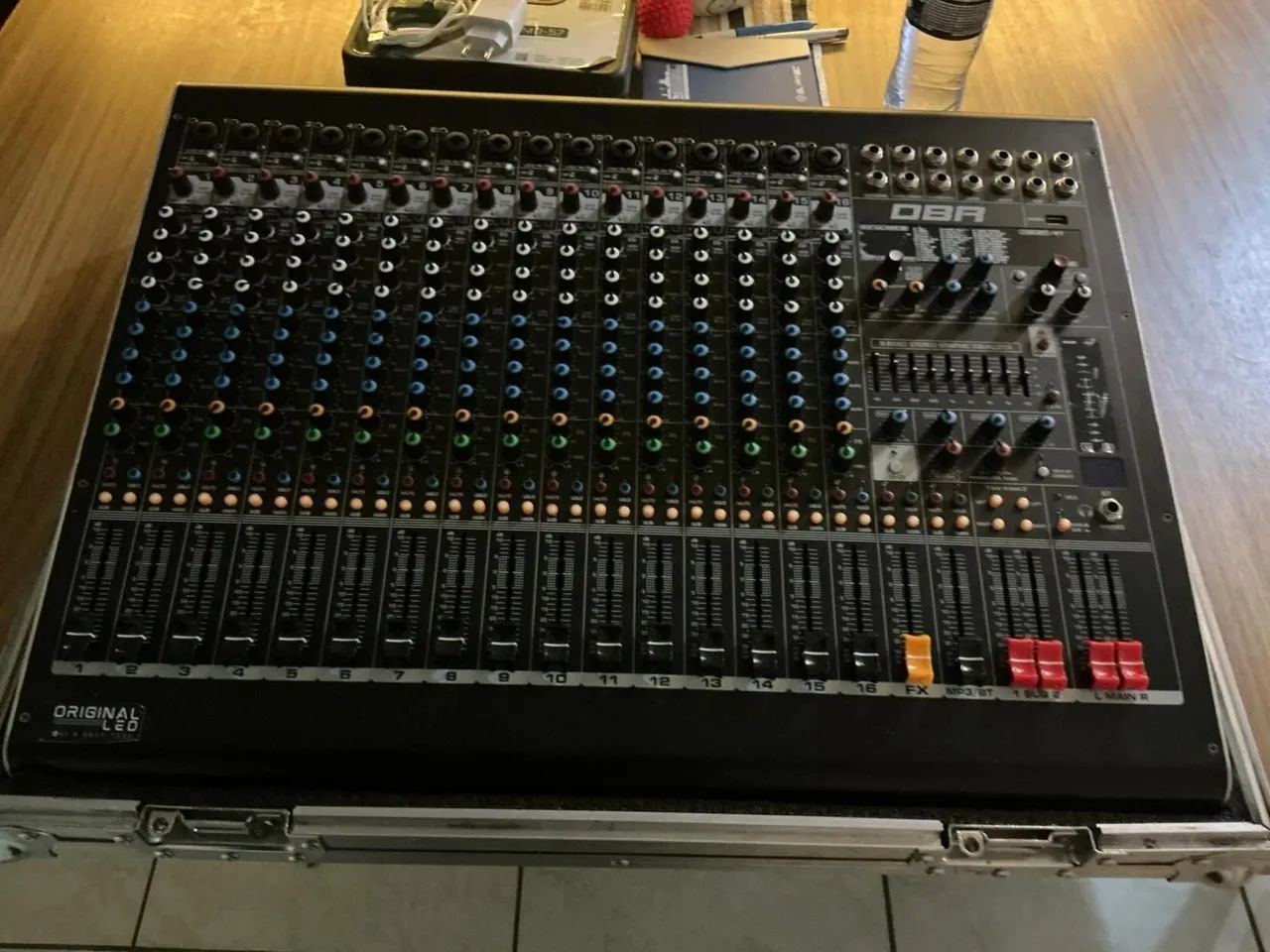 Vendo excelente mesa de som DBR com case - Foto 4