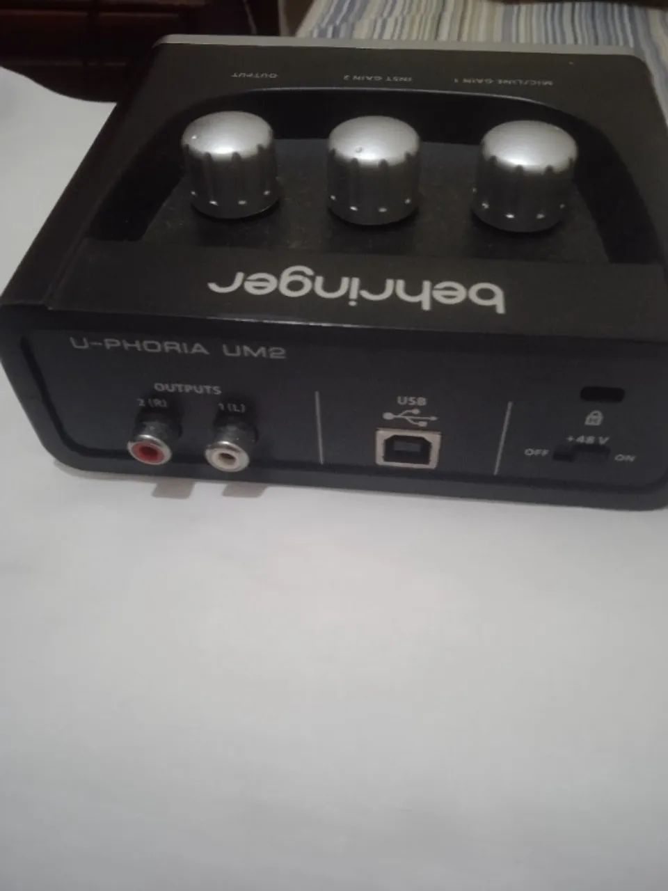 Interface Behringer u-phoria UM2 (leia a descrição) 