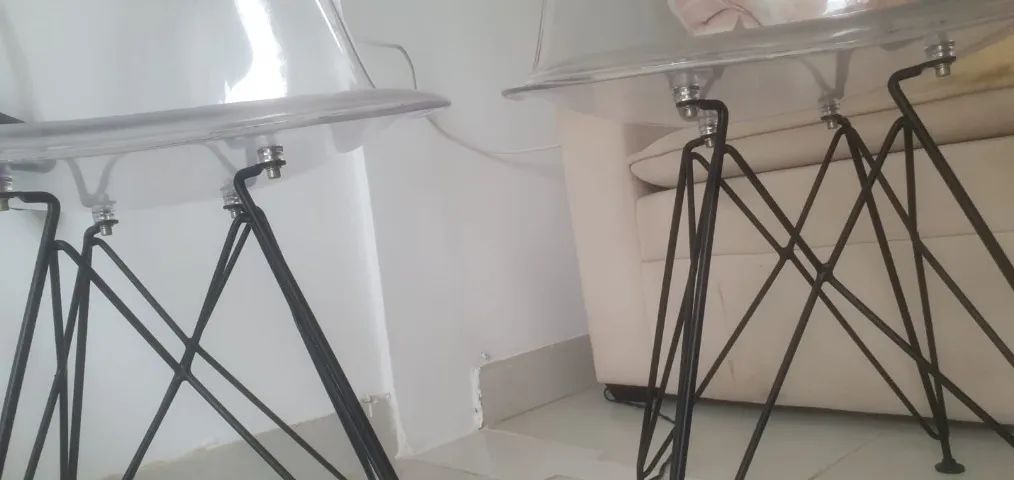 Duas cadeiras em Acrílico - Foto 3