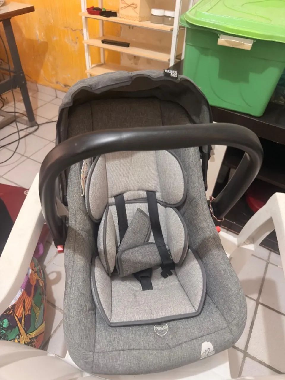 Ber ço e cadeirinha de bebê  - Foto 2