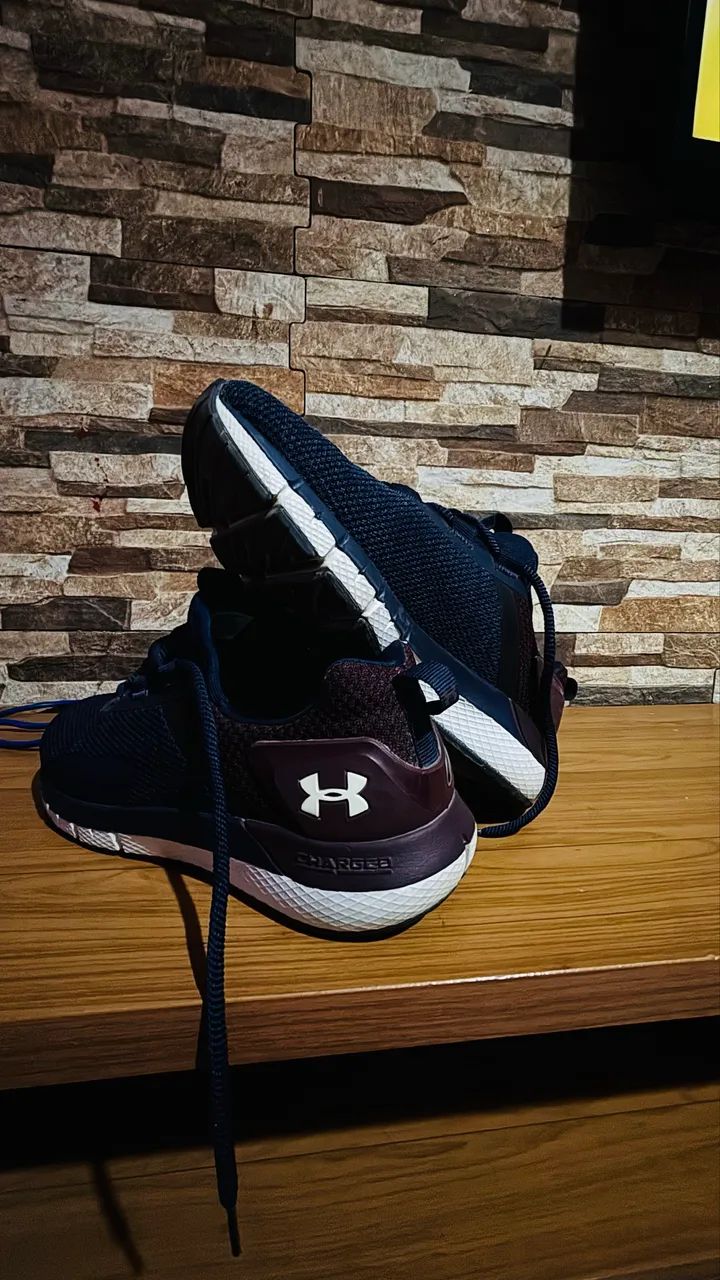 Tênis UNDER ARMOUR tamanho 38