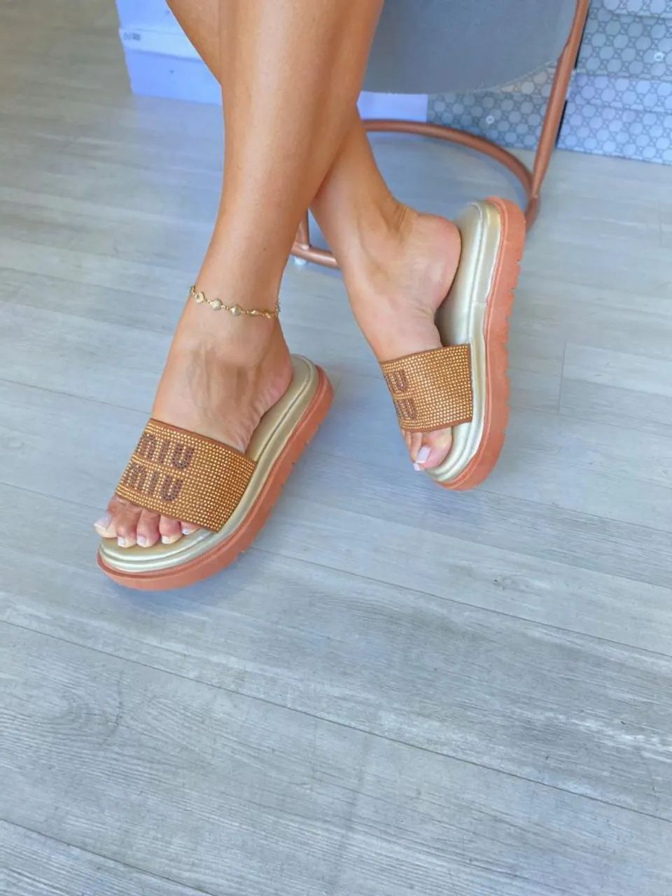Sandália brilhante  - Foto 2