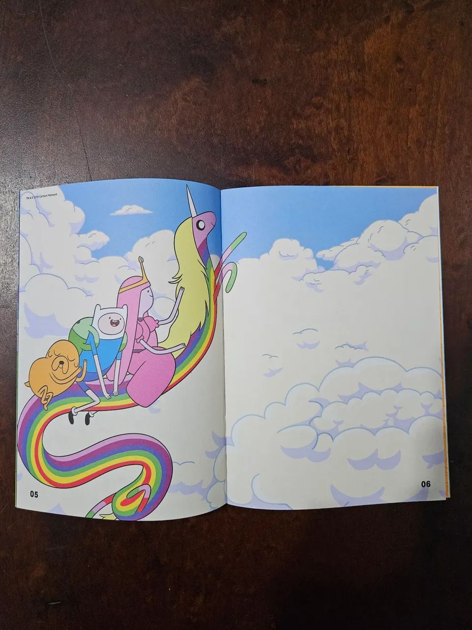 Álbum de figurinhas Buzzy Adventure Time vazio - Foto 3