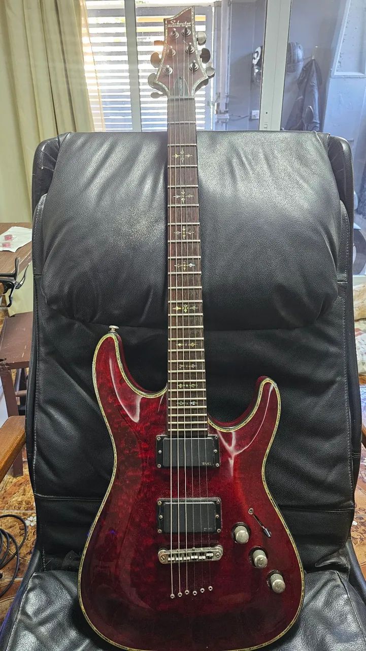 Guitarra Schecter Hellraiser C1
