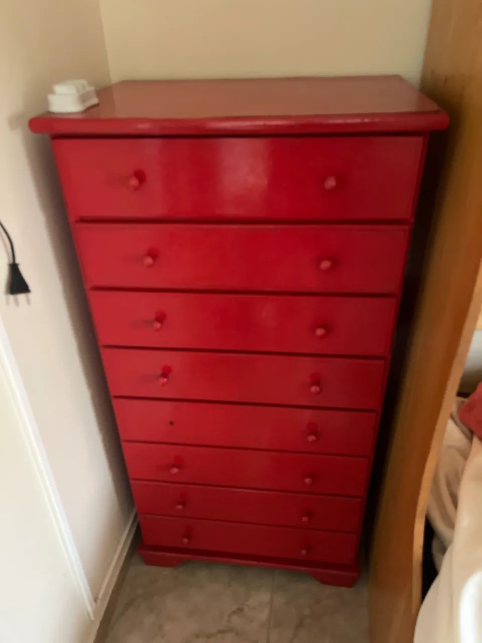 Gaveteiro vermelho 