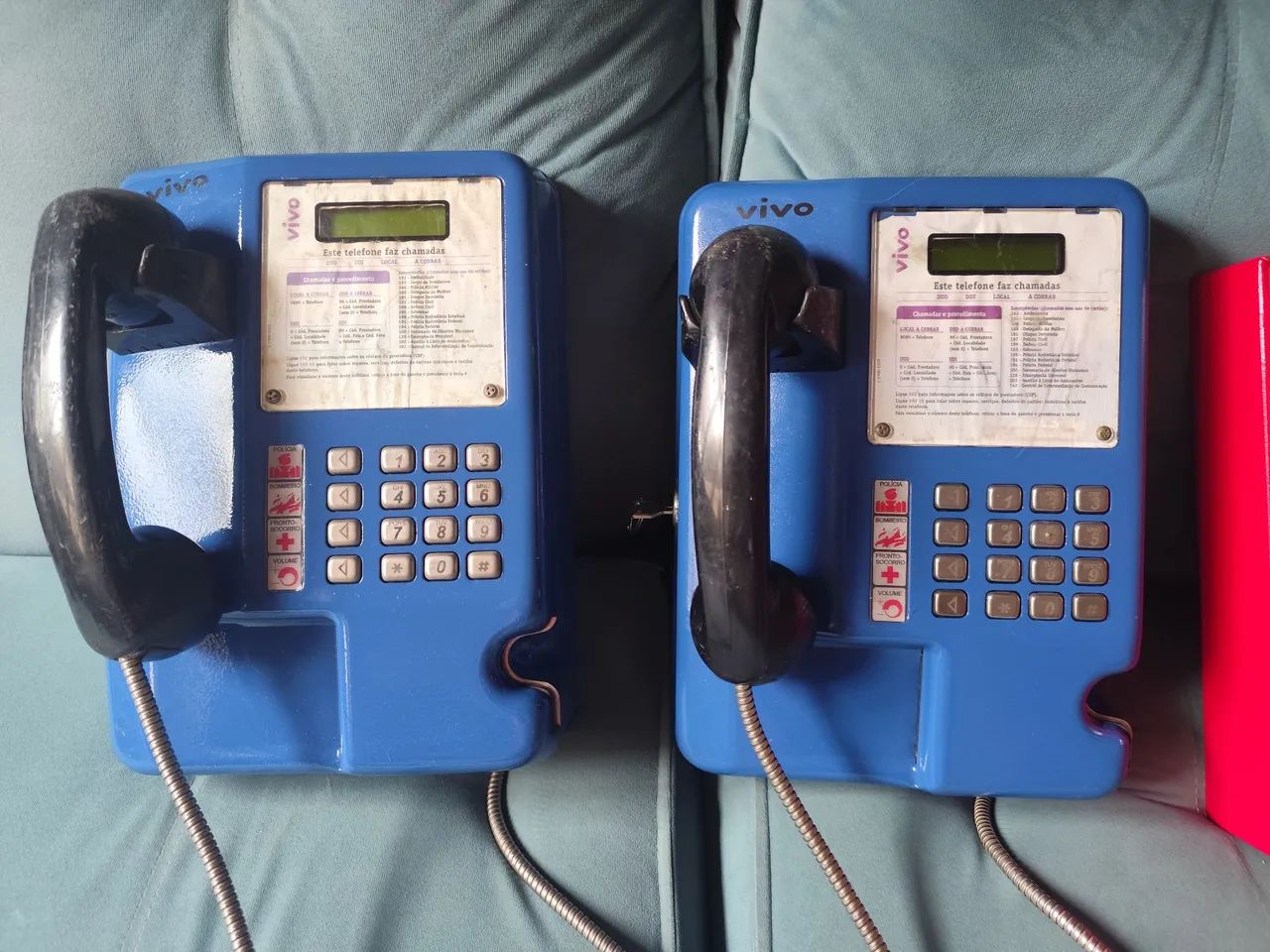 Aparelho telefônico orelhão retrô com chave  - Foto 2