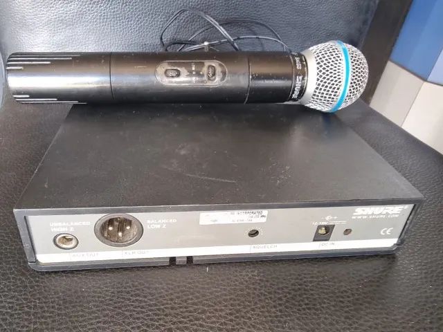 Microfone sem fio Shure Sm58 com base Shure VHF Diversity Receiver funcionando 100% - Foto 3