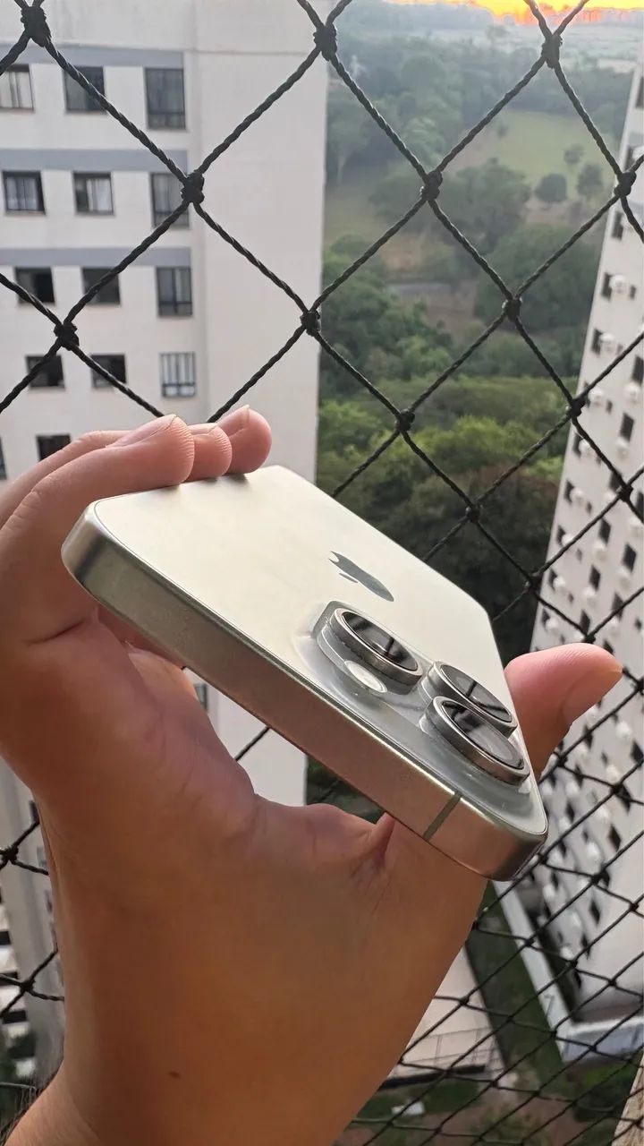 IPHONE 15 PRO TITANIUM - Foto 2