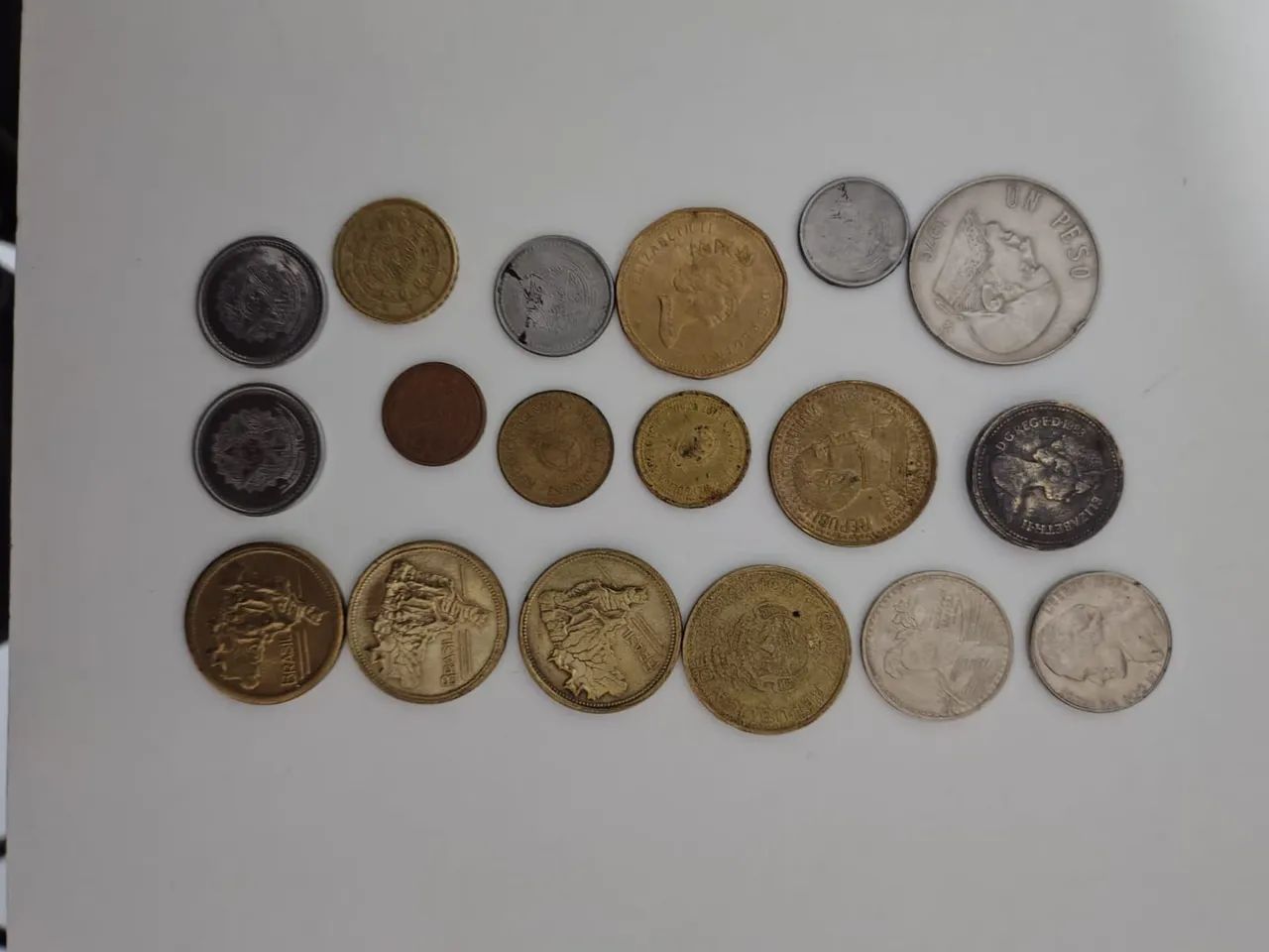 Coleção de moedas e cédulas antigas