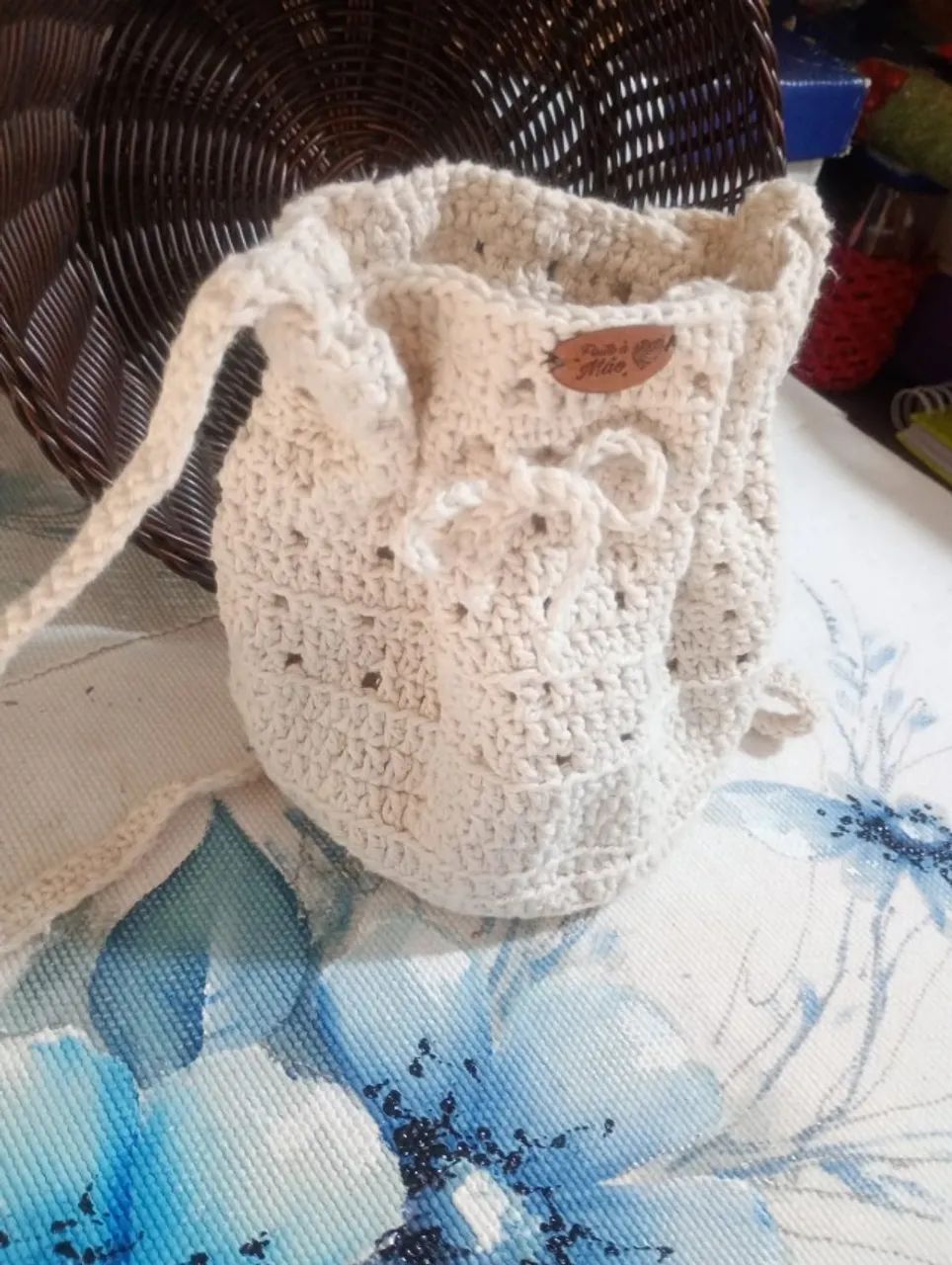 Bolsa de Crochê Off-White com Alça e Detalhe Floral - Foto 2
