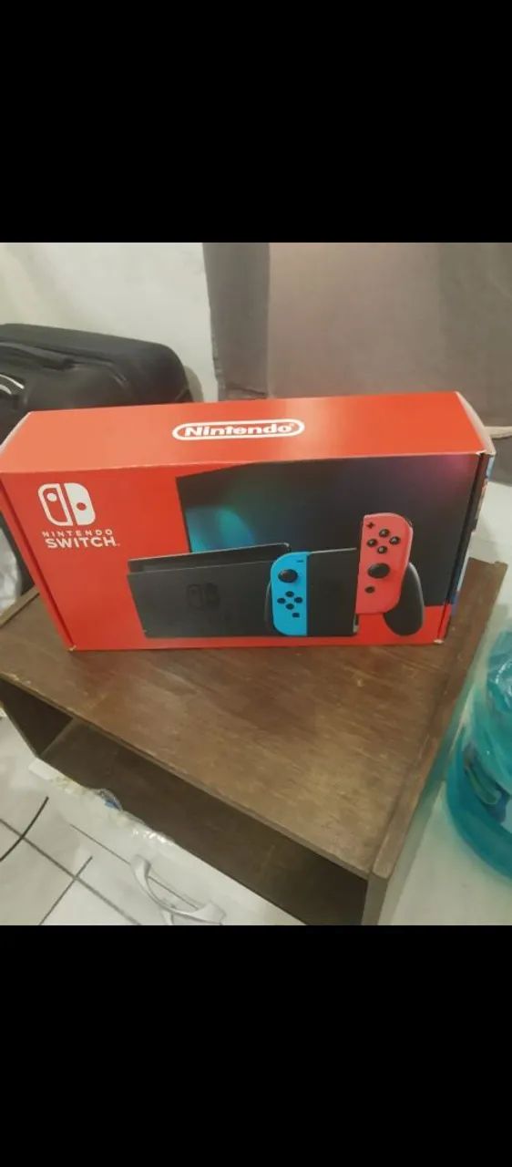 Nintendo Switch V2 com 4 cartuchos 