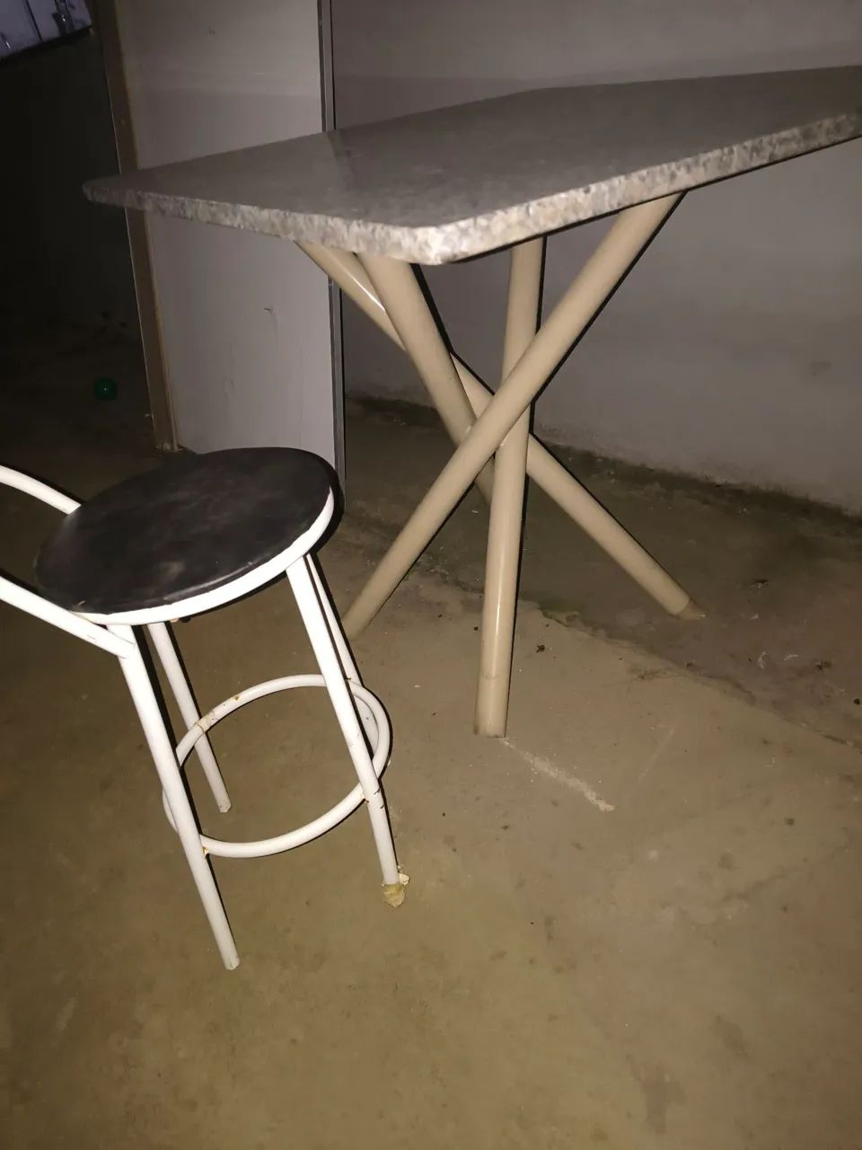 Mesa com tamboretes  - Foto 2