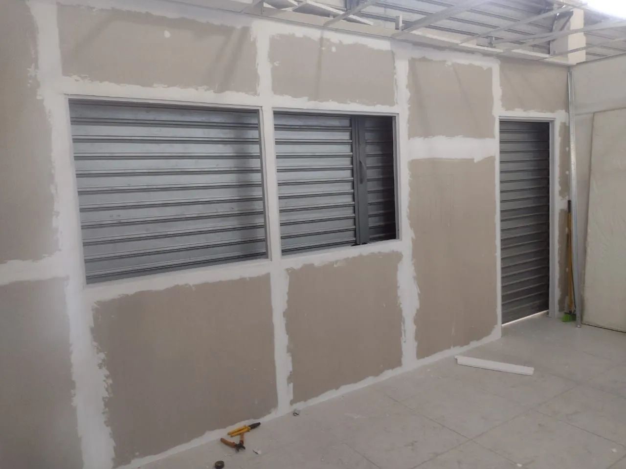 Divisória, persianas, divisórias em drywool e Eucatex.  - Foto 2