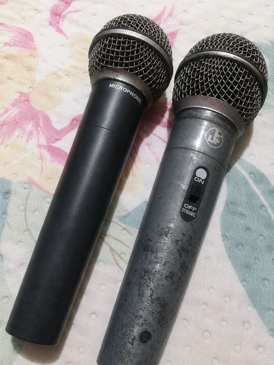 Vendo dois microfones usados, funcionando bem!!