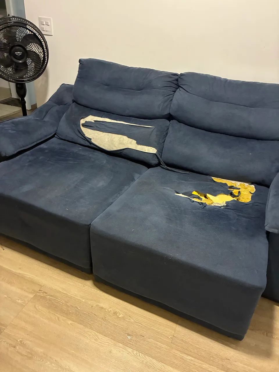 Sofá retrátil de 4 lugares 