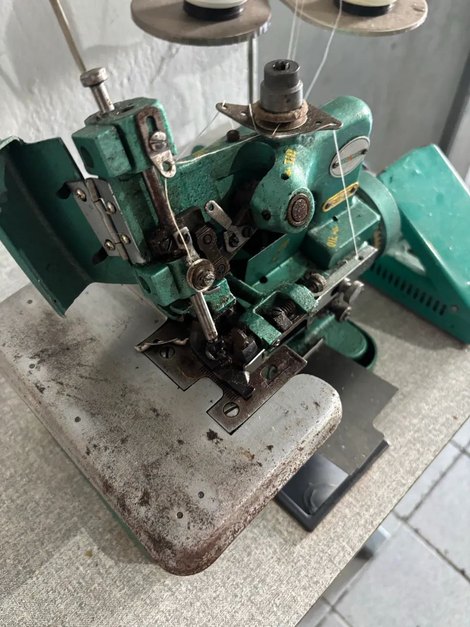 Máquina overlock - Foto 3