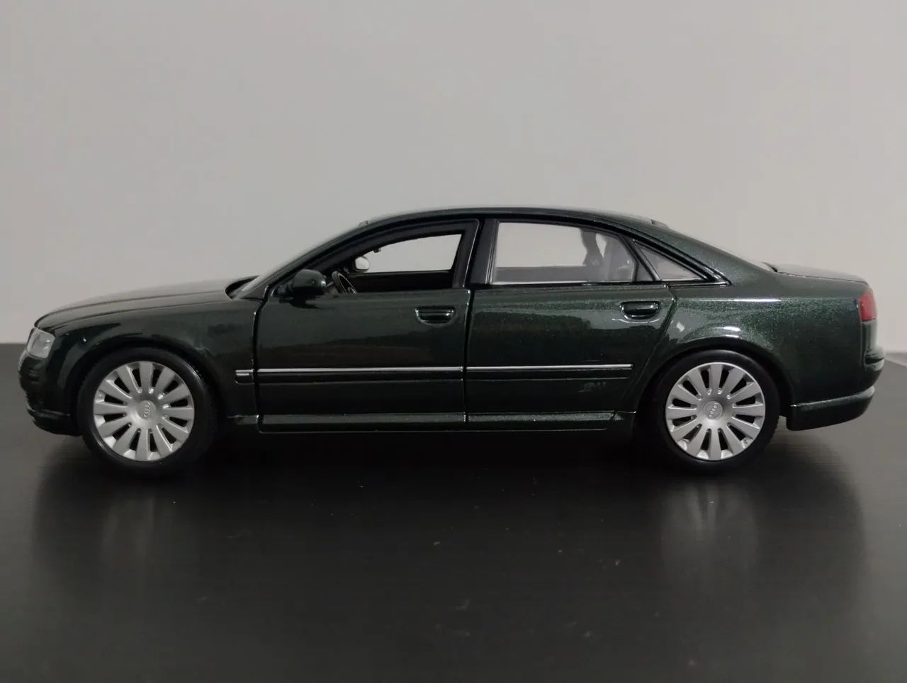 Miniatura Audi A8 1/26 Maisto raridade  - Foto 5
