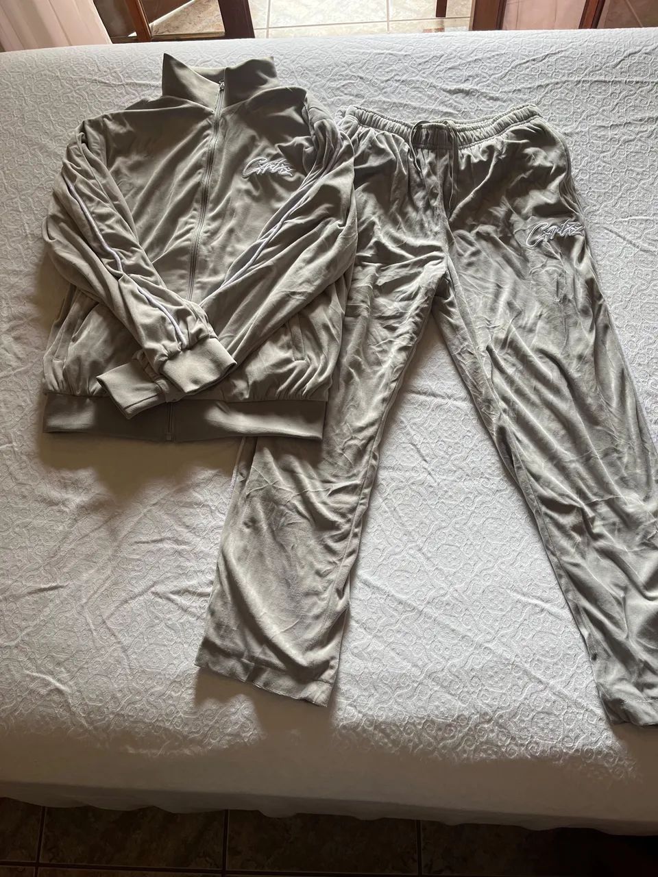 Conjunto Corteiz De Veludo Cinza - Foto 4