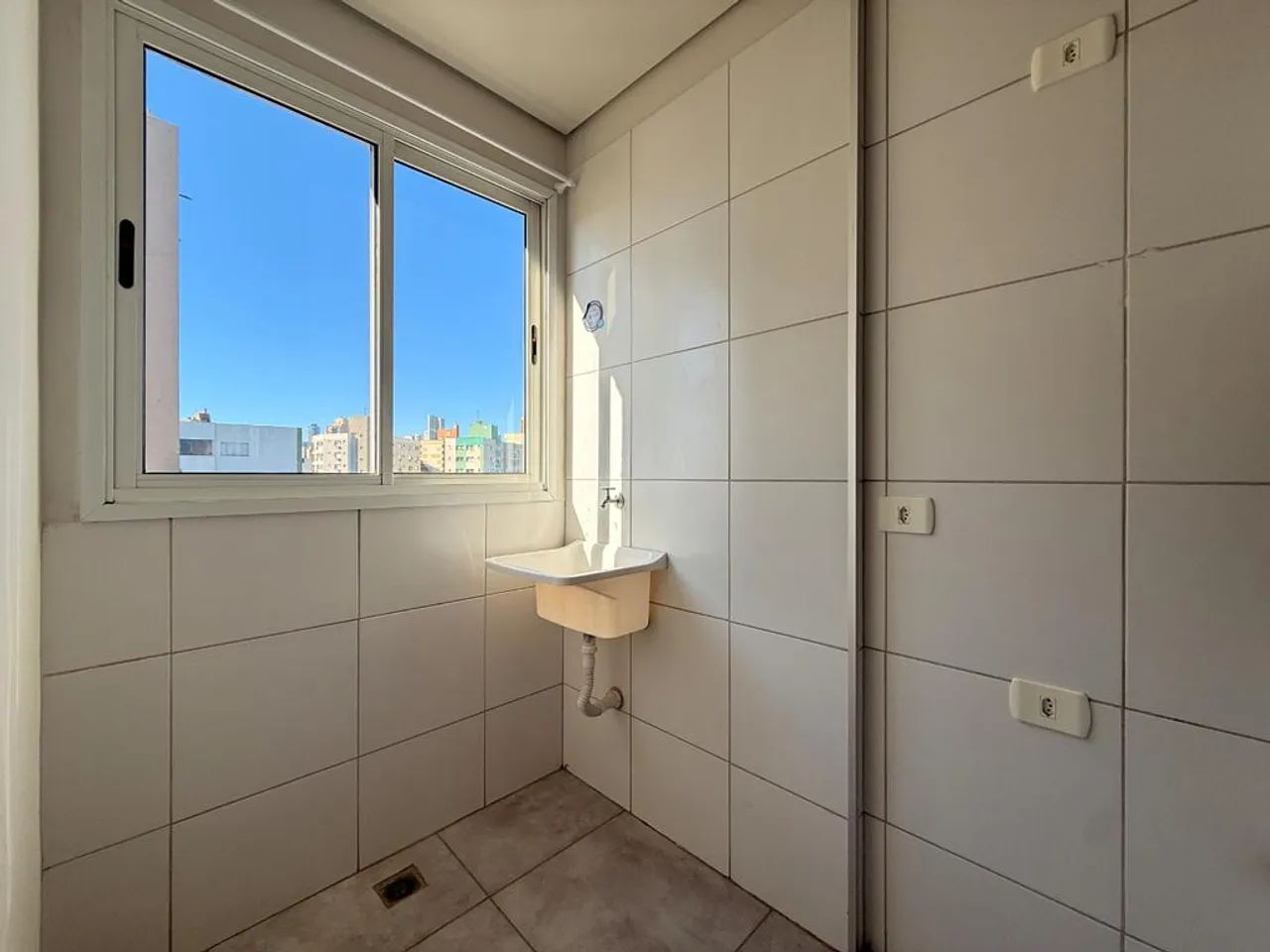 Apartamento para alugar em Maringá, Zona 07, com 1 quarto, com 29 m², Residencial Arezzo - Foto 4