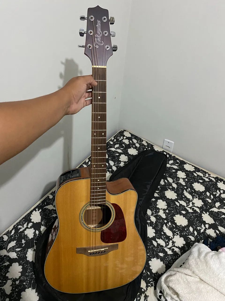 Takamine 