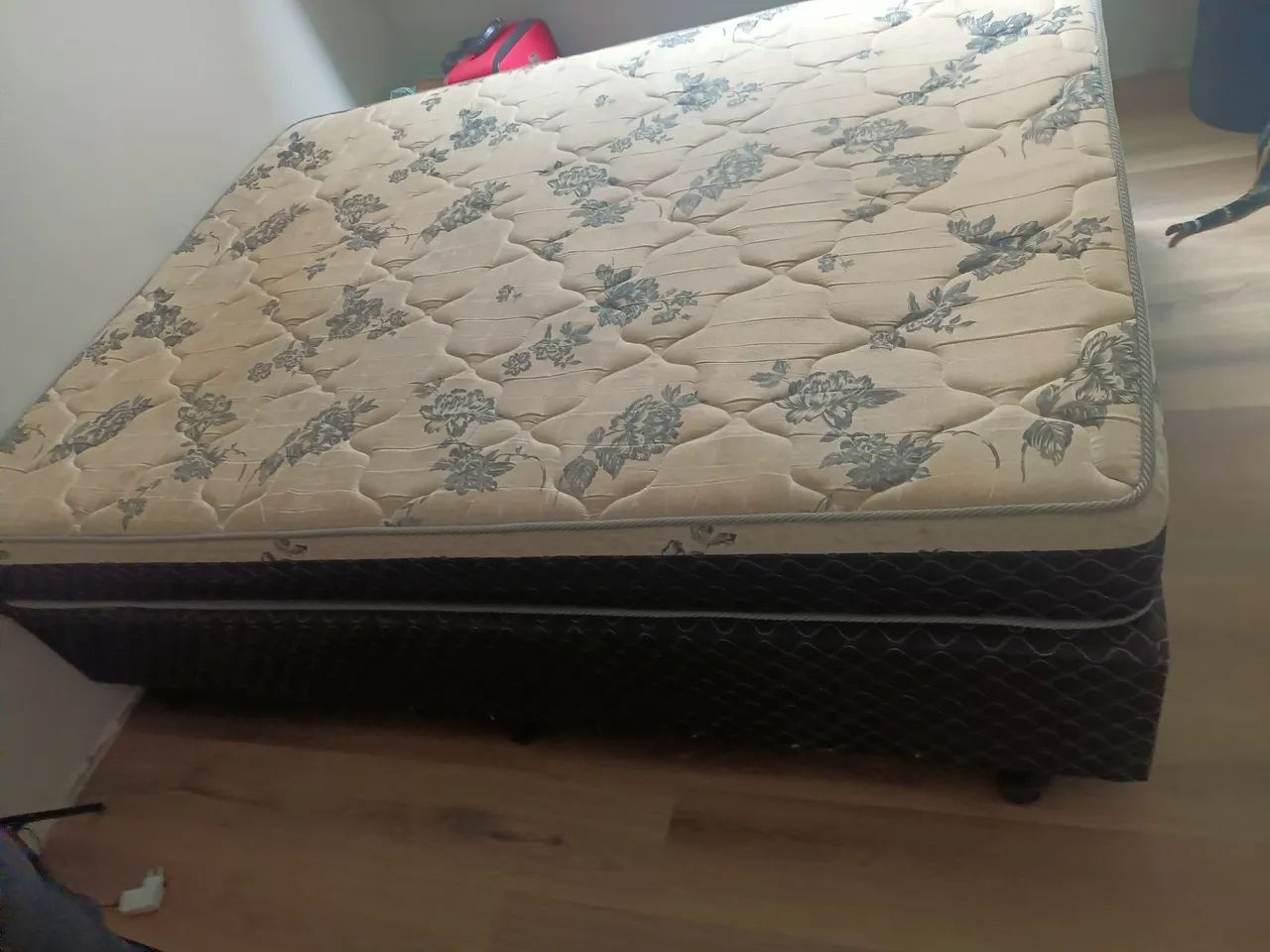 Cama de casal box