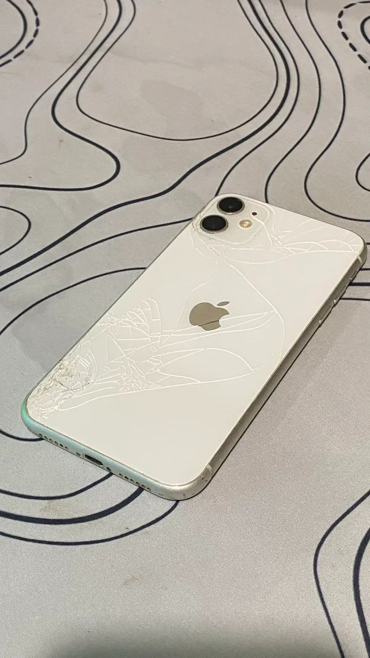 iPhone 11 Branco - 64gb 