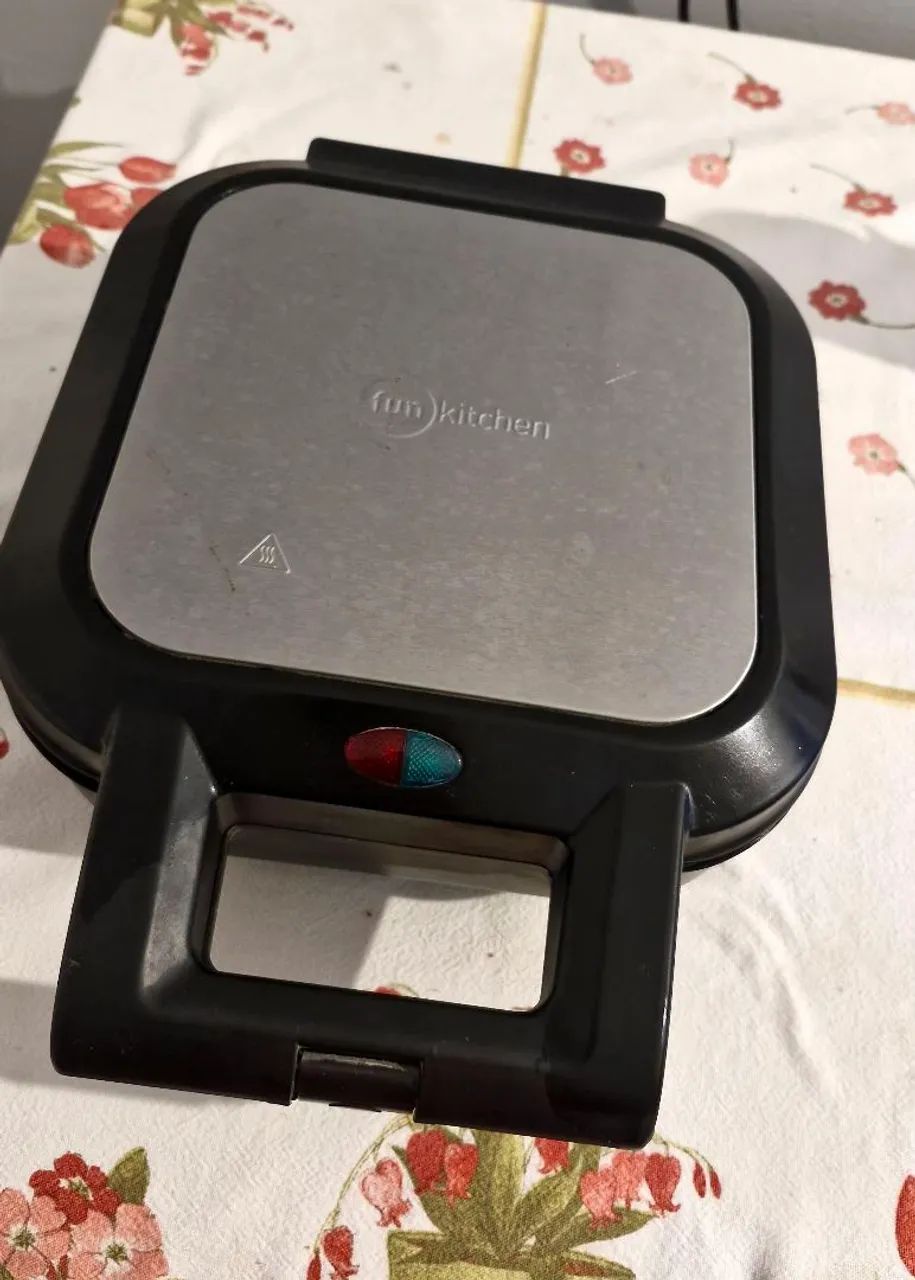 Máquina de Torta e Empadão Fun Kitchen 220v - Perfeito Estado! - Foto 4