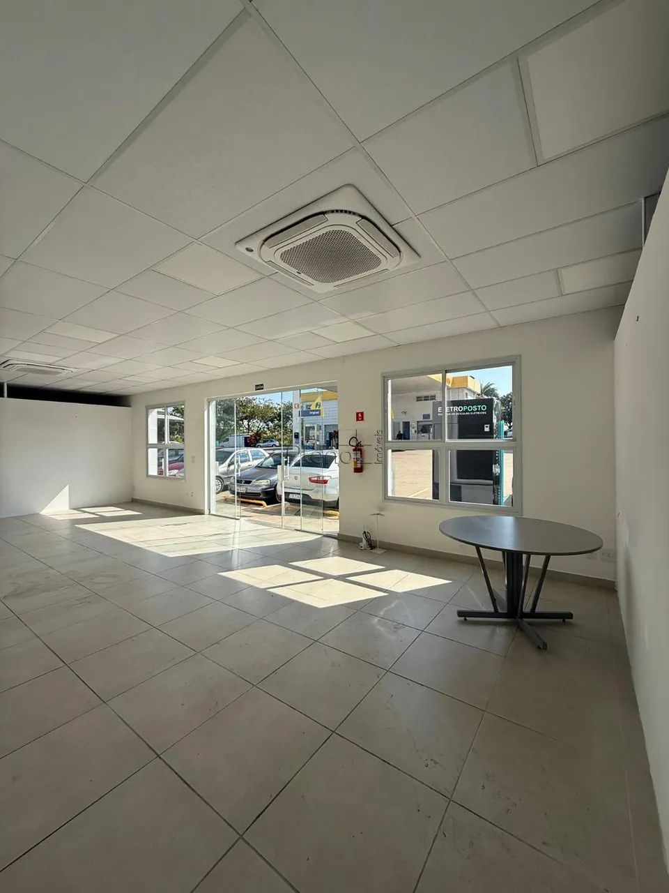 Salão para alugar em Campinas, Distrito Industrial, com 187.56 m²