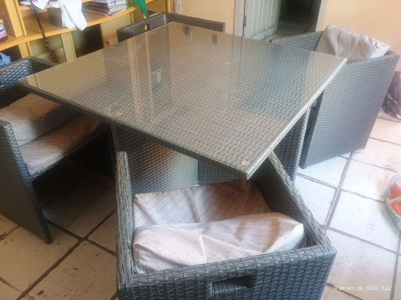 CONJUNTO DE MESA COM POLTRONA
