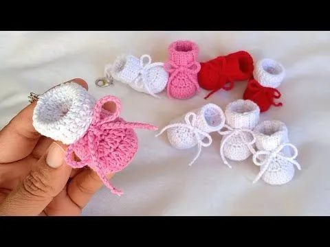 Chaveiro de sapatinho crochê  - Foto 2