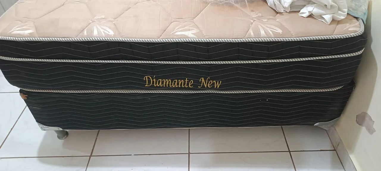 Cama box casal com molas ensacadas