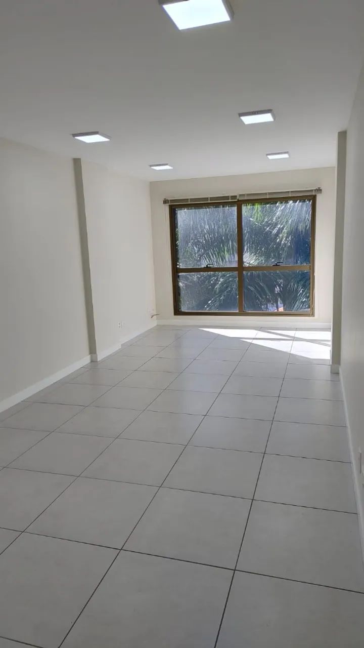 Alugo Sala Comercial com Garagem, próximo à UFSC e ao Villa Romana Shopping, na Trindade. - Foto 3