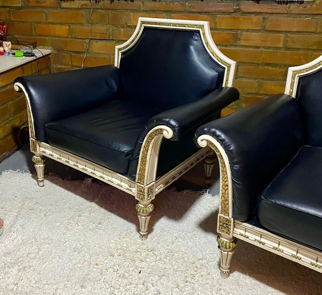 POLTRONAS DE BRAÇOS EM MADEIRA ENTALHADA E DOURADA ? ESTILO BARROCO / LUÍS XIV - Foto 3
